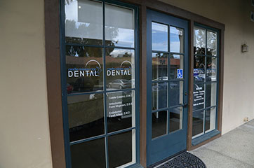 The front doors of Reflection Dental LV